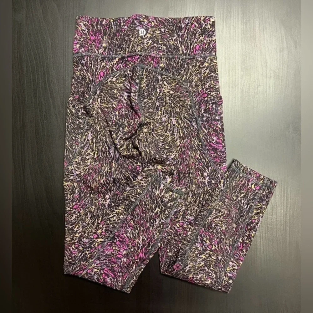 Lululemon Invigorate High-Rise Tight 25" - Sz 4 - Picture 1 of 5